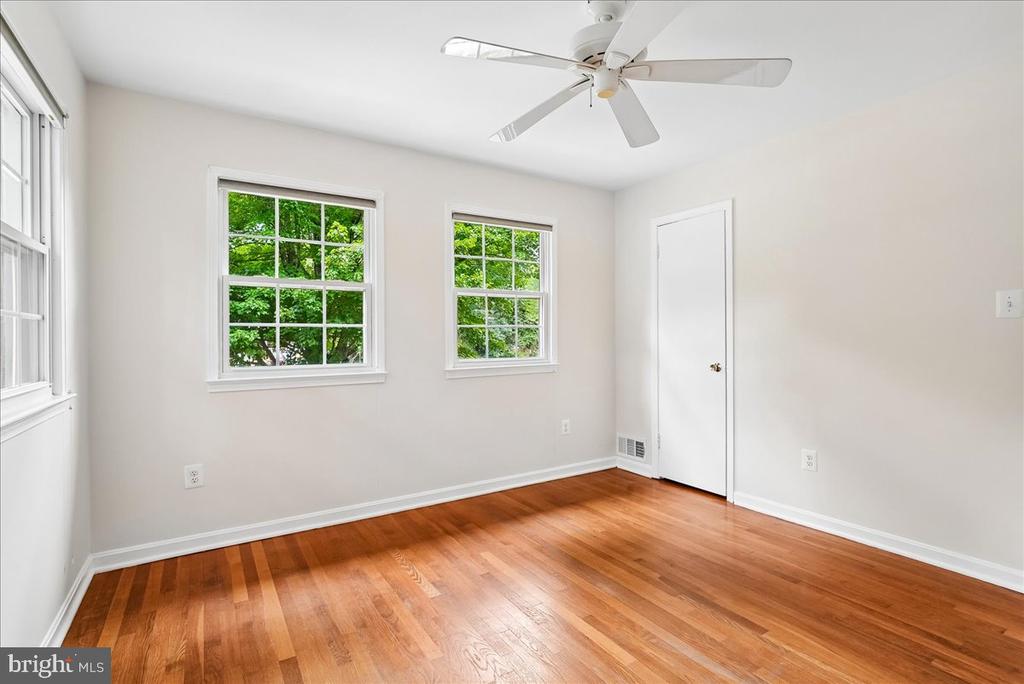 3215 AMBERLEY LANE