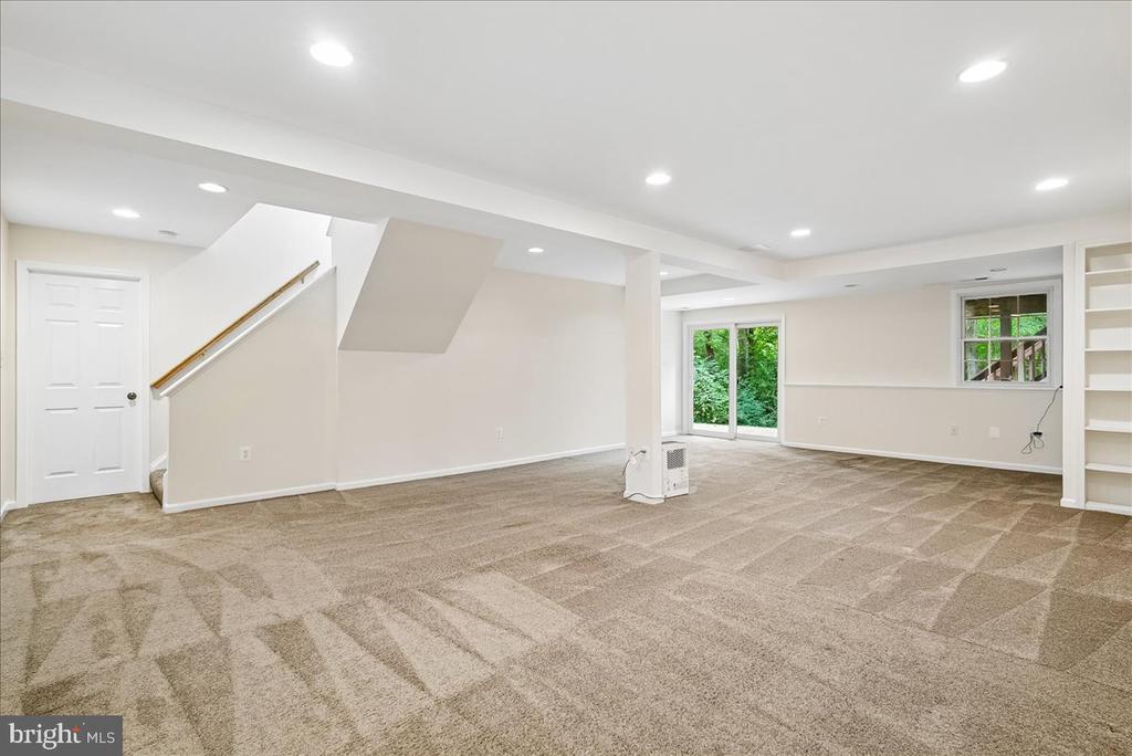 3215 AMBERLEY LANE