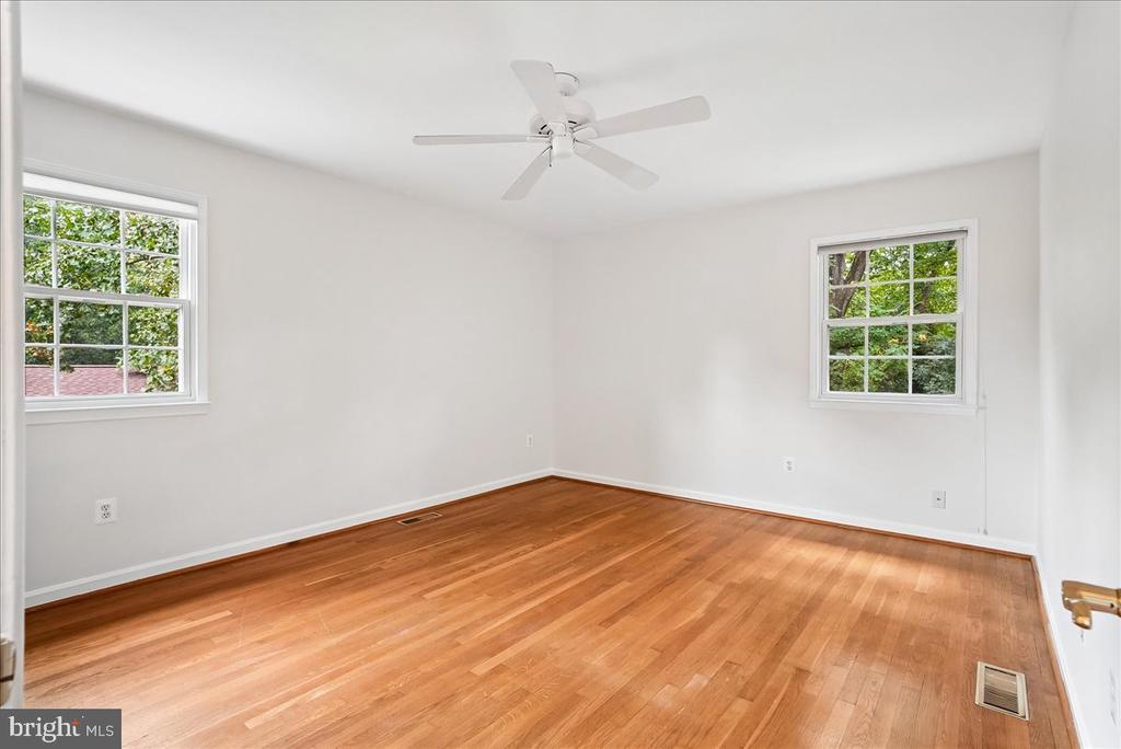 3215 AMBERLEY LANE
