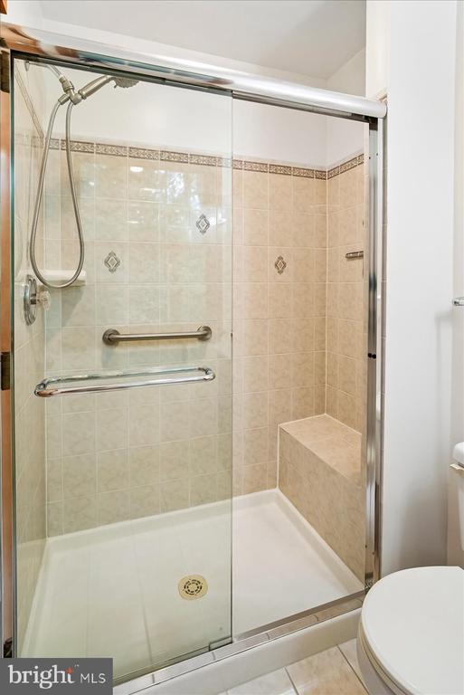 3215 AMBERLEY LANE
