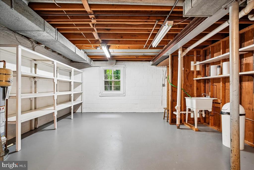 3215 AMBERLEY LANE