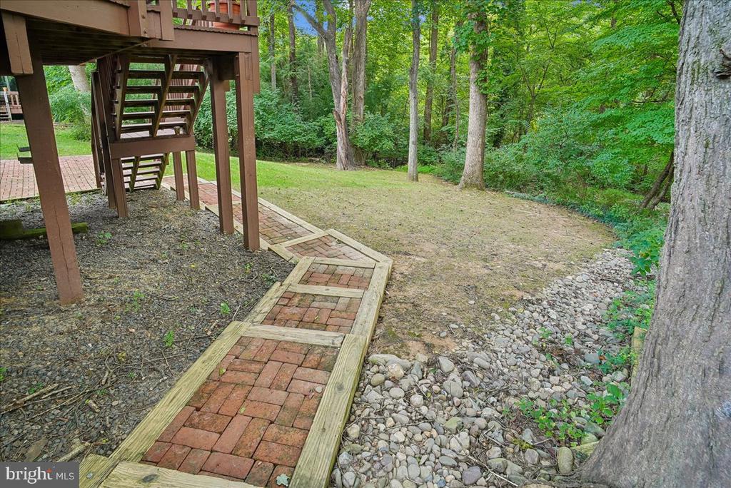 3215 AMBERLEY LANE