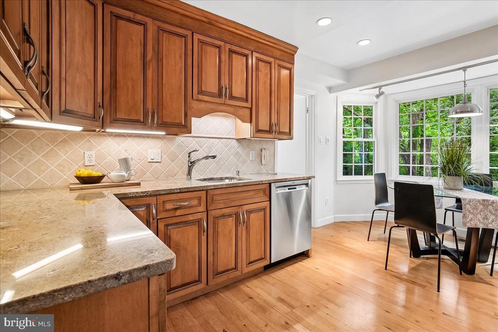 3215 AMBERLEY LANE
