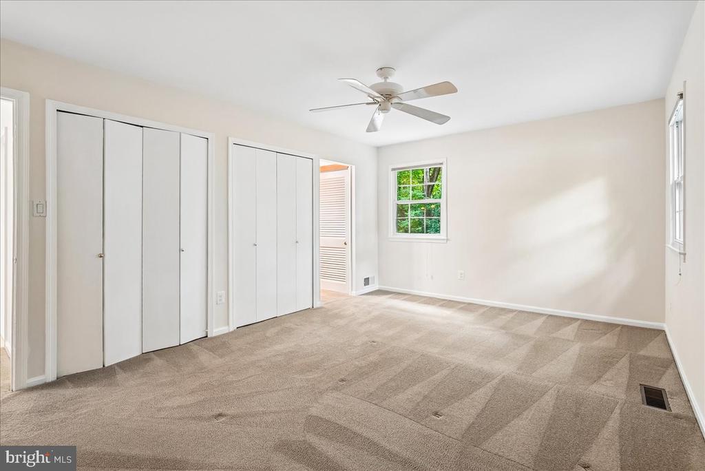 3215 AMBERLEY LANE