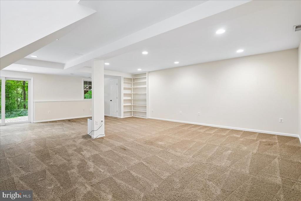 3215 AMBERLEY LANE