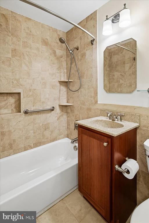 3215 AMBERLEY LANE