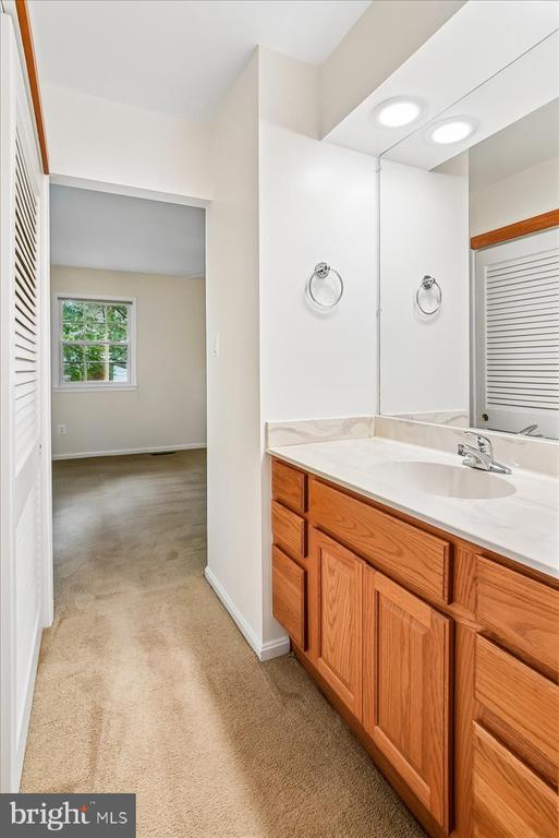 3215 AMBERLEY LANE