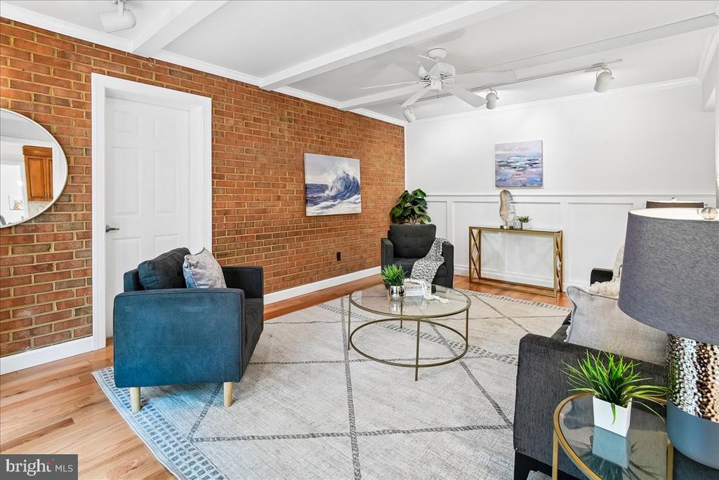 3215 AMBERLEY LANE