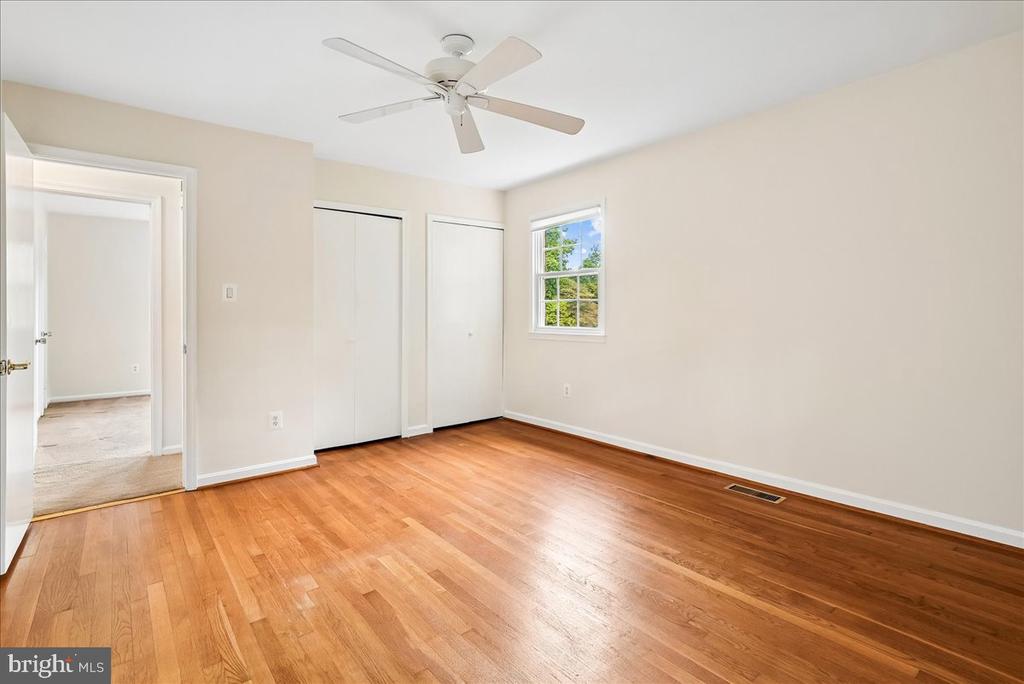 3215 AMBERLEY LANE