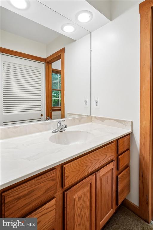 3215 AMBERLEY LANE