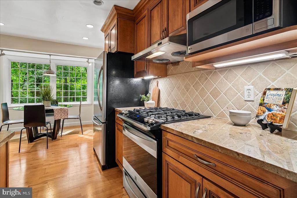 3215 AMBERLEY LANE