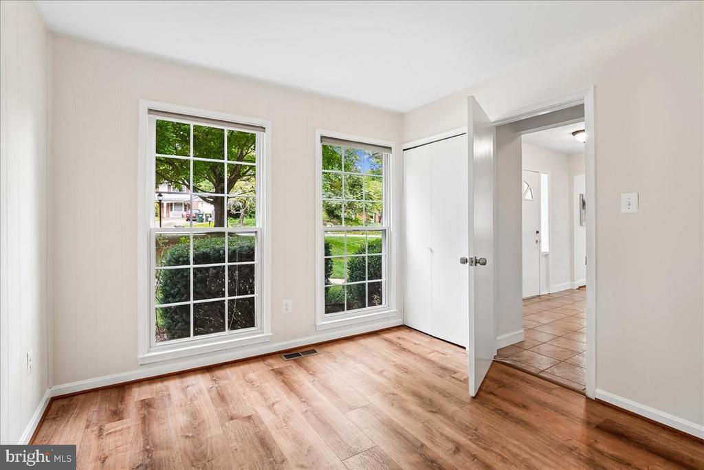 3215 AMBERLEY LANE