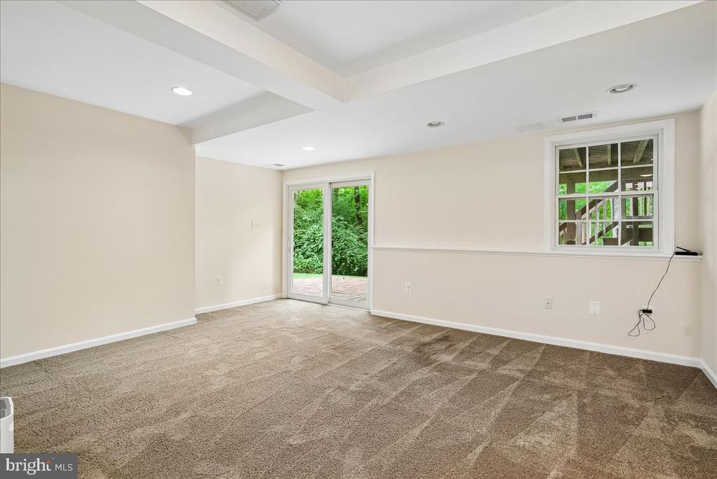 3215 AMBERLEY LANE
