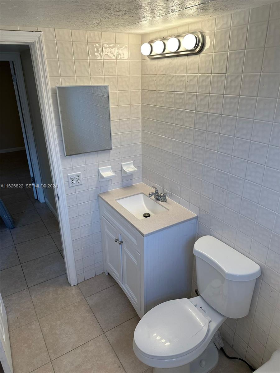 290 NE 40th Street 14