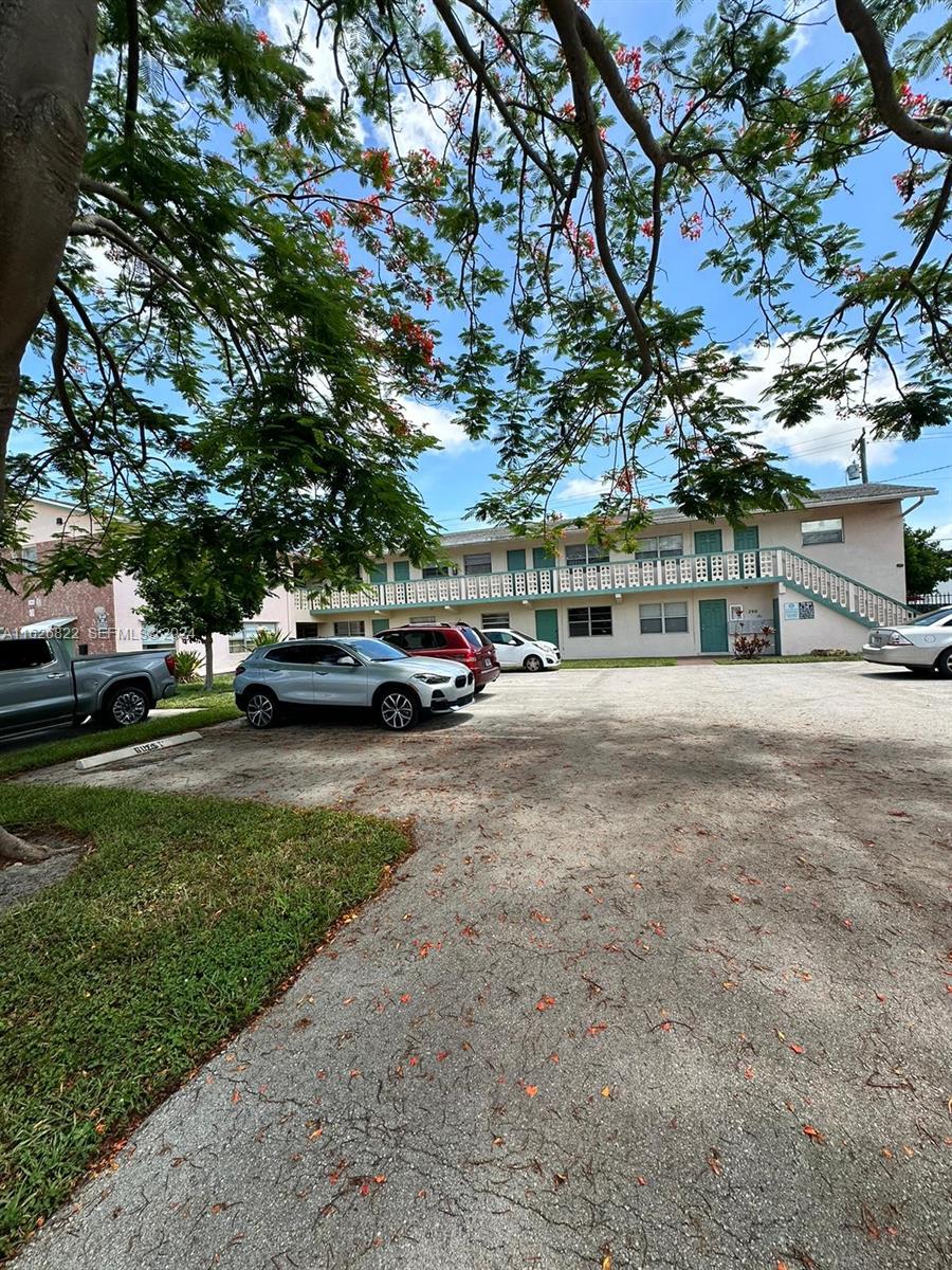 290 NE 40th Street 14