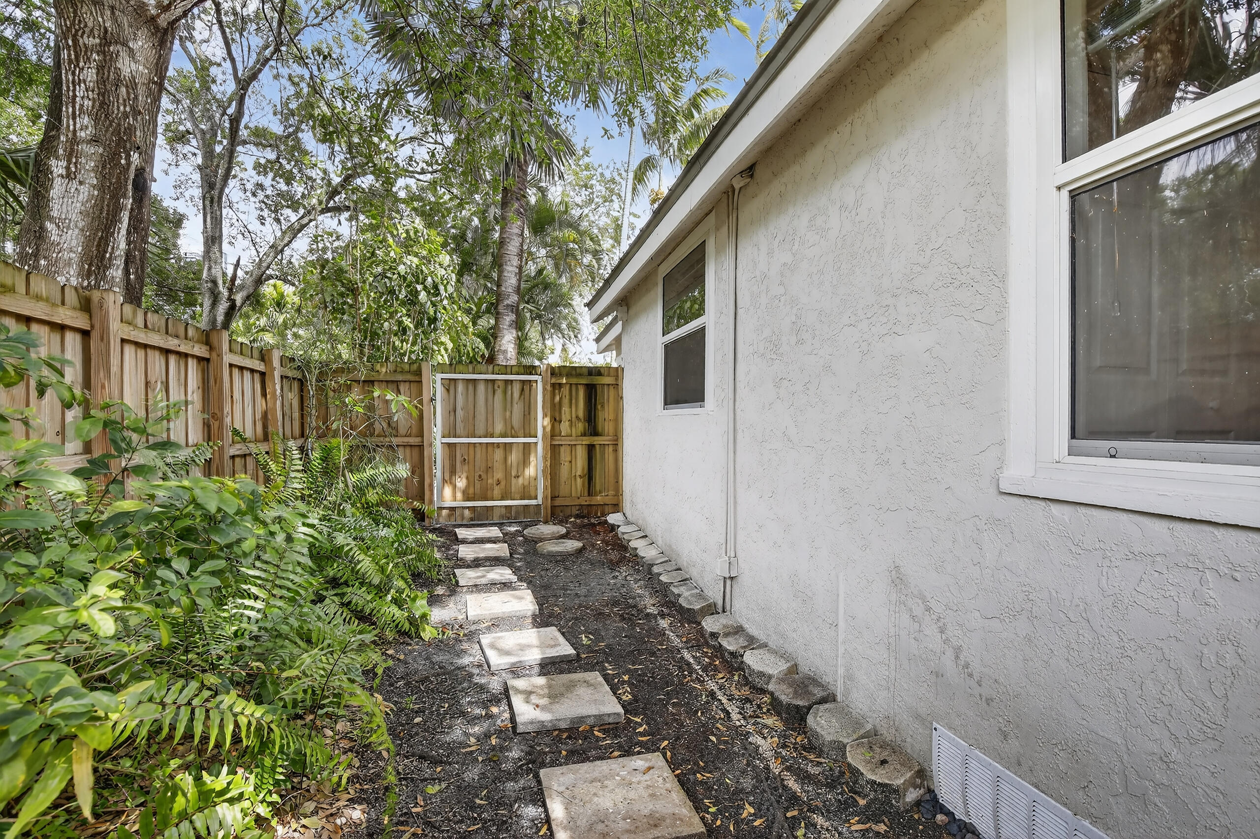 605 SW 6th Avenue