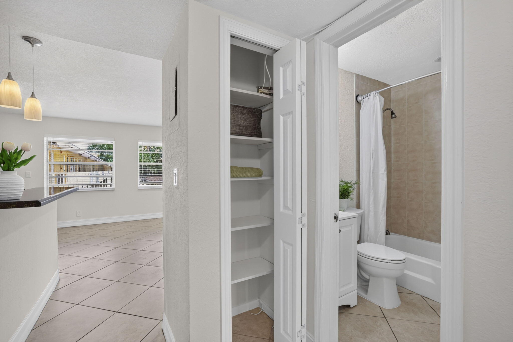 4051 NE 13TH Avenue NE 76-3