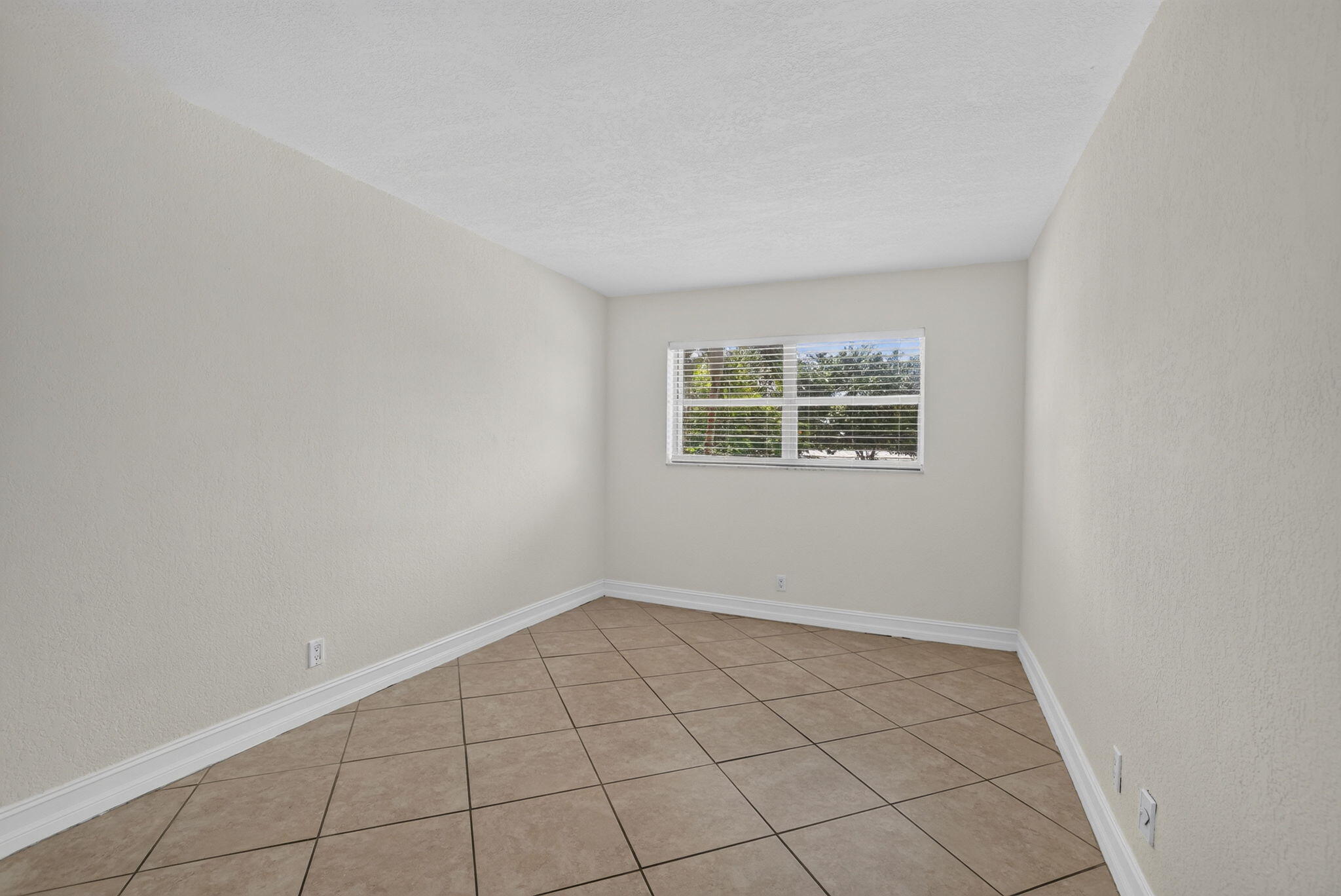 4051 NE 13TH Avenue NE 76-3