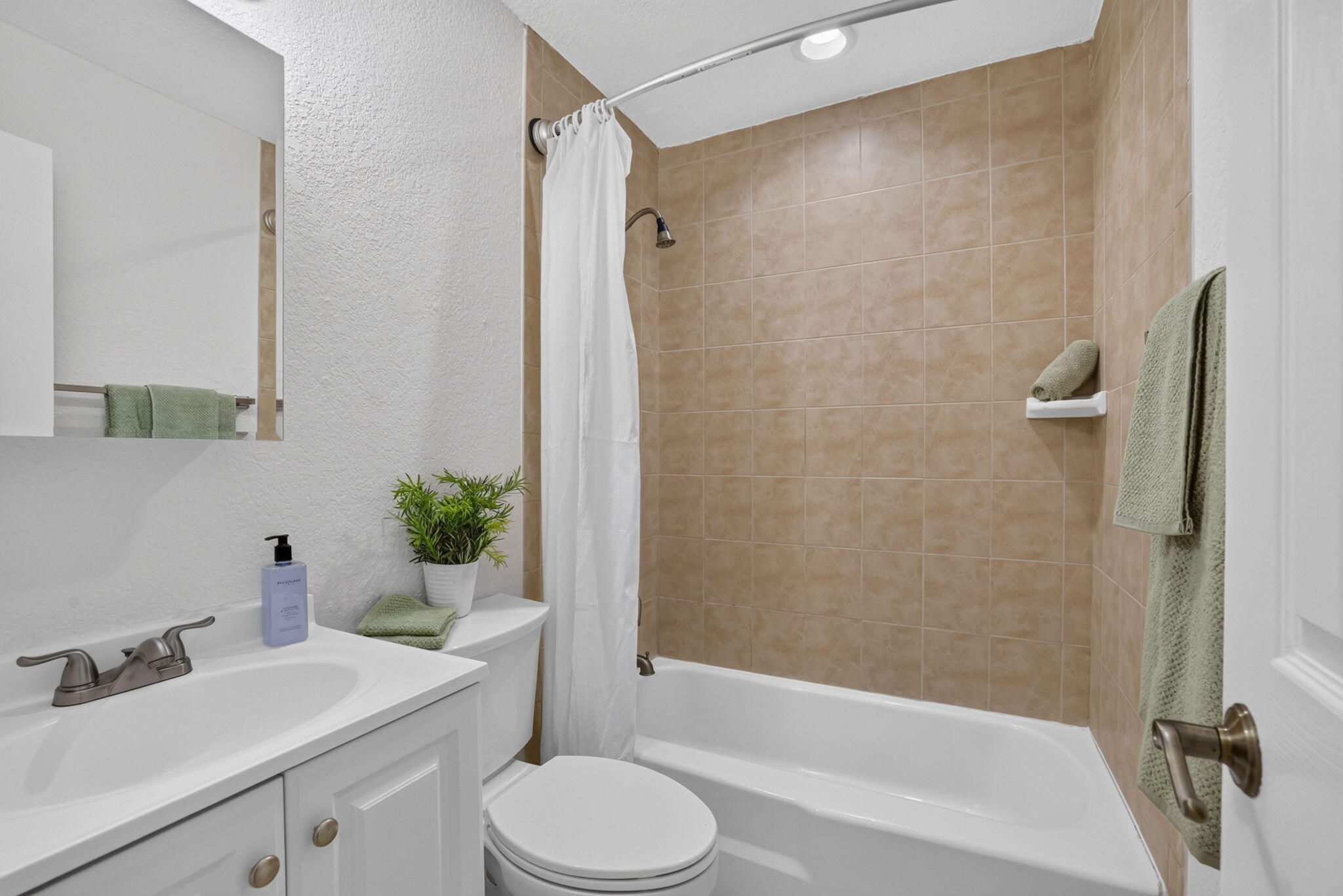 4051 NE 13TH Avenue NE 76-3