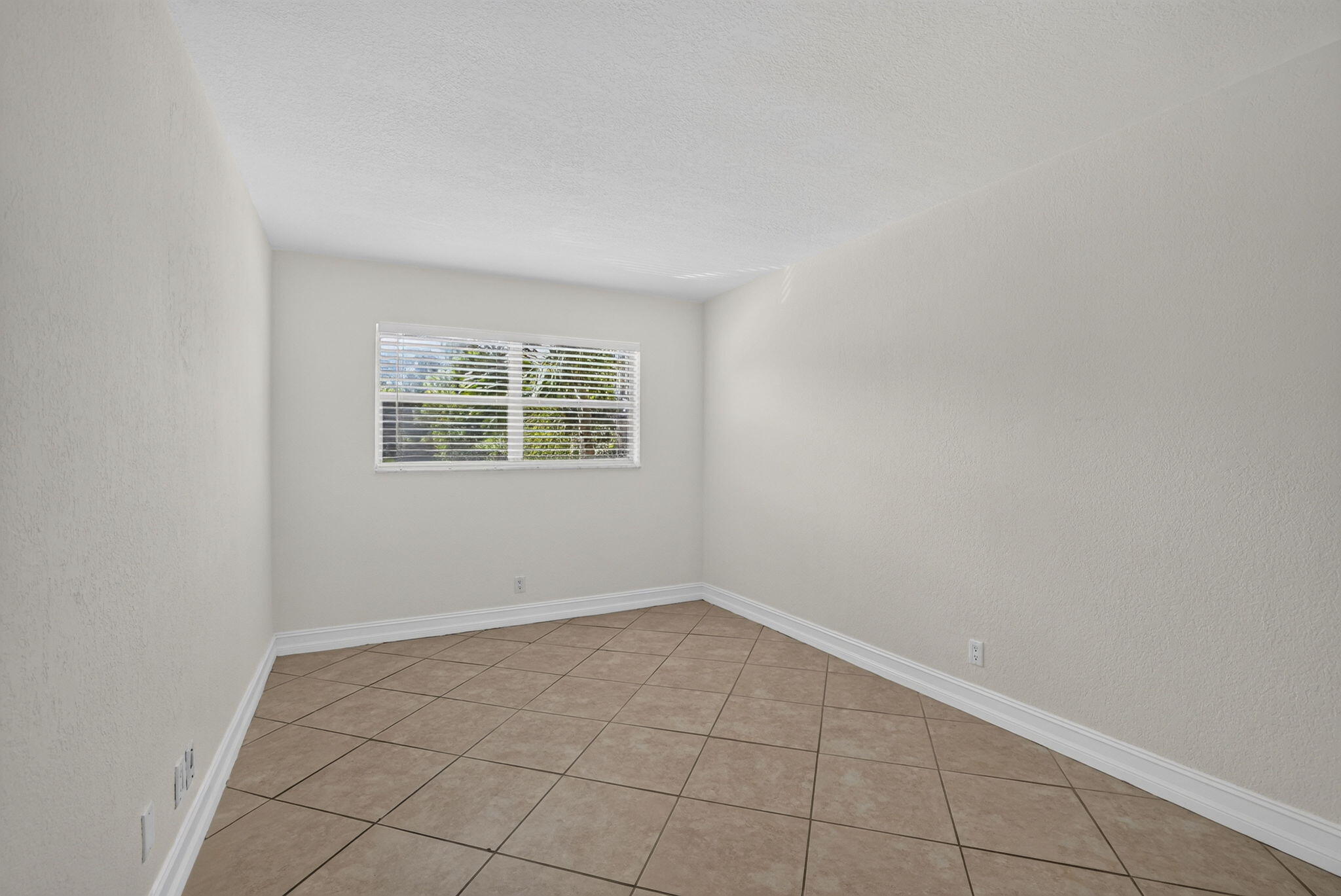 4051 NE 13TH Avenue NE 76-3