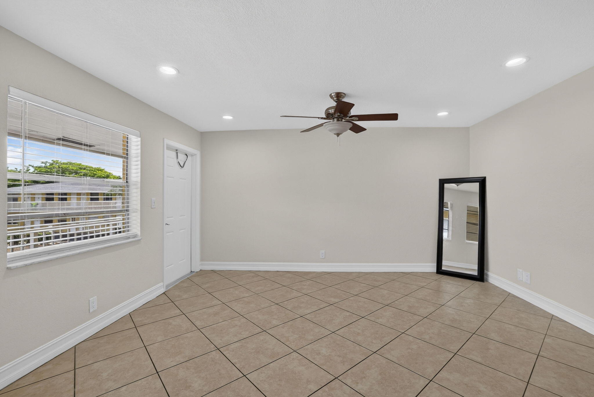 4051 NE 13TH Avenue NE 76-3