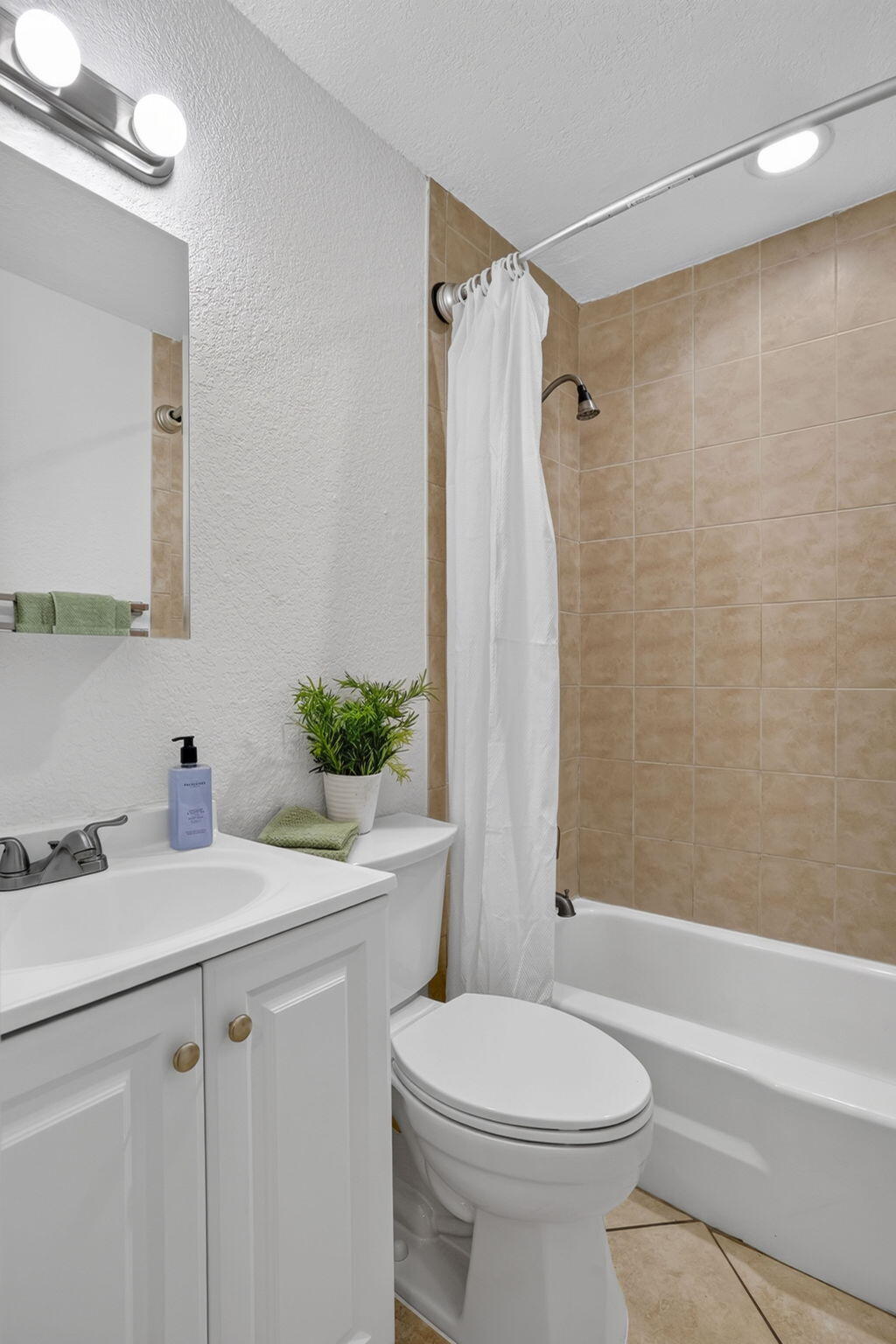 4051 NE 13TH Avenue NE 76-3
