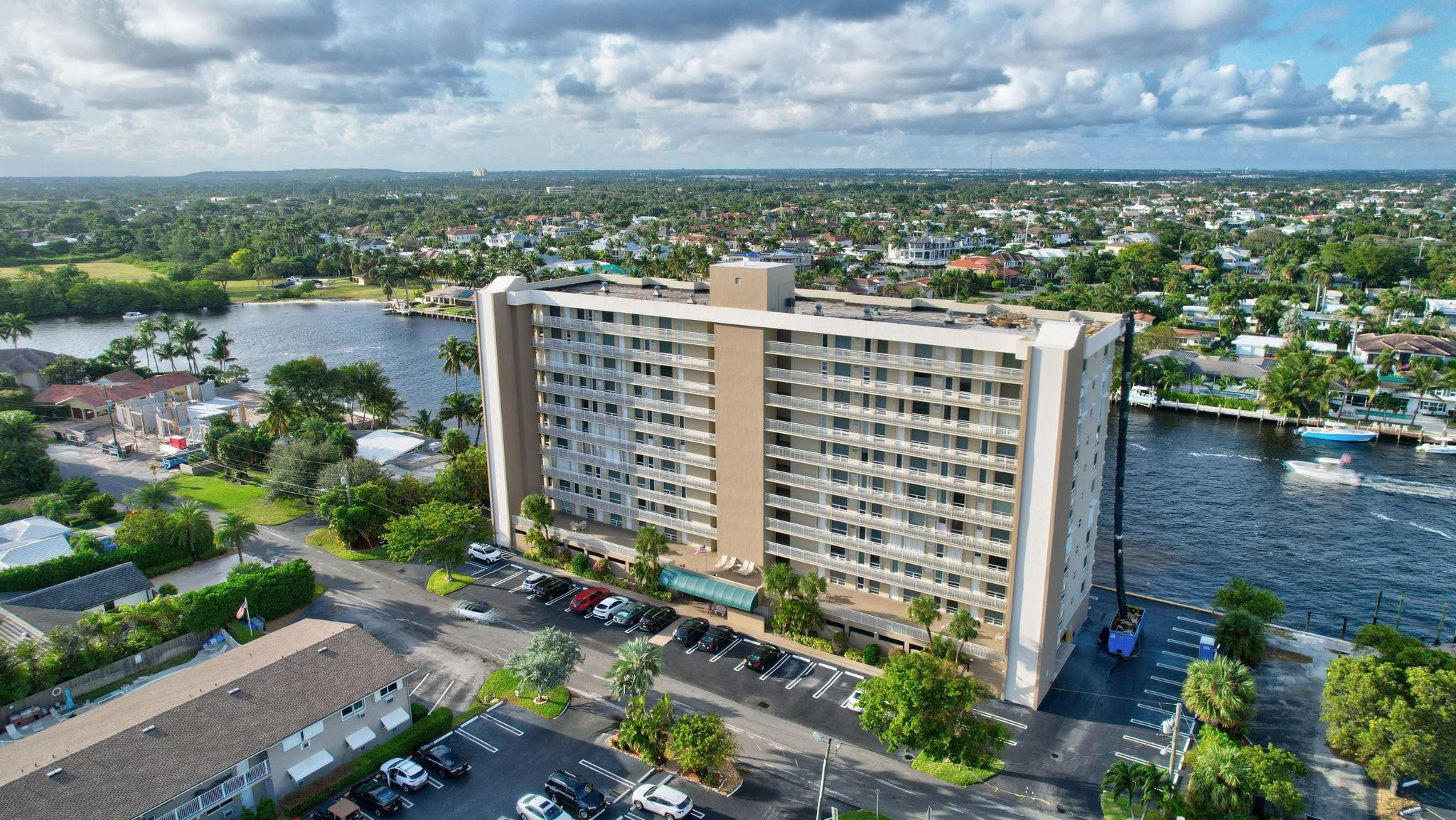 2611 N Riverside Drive 607