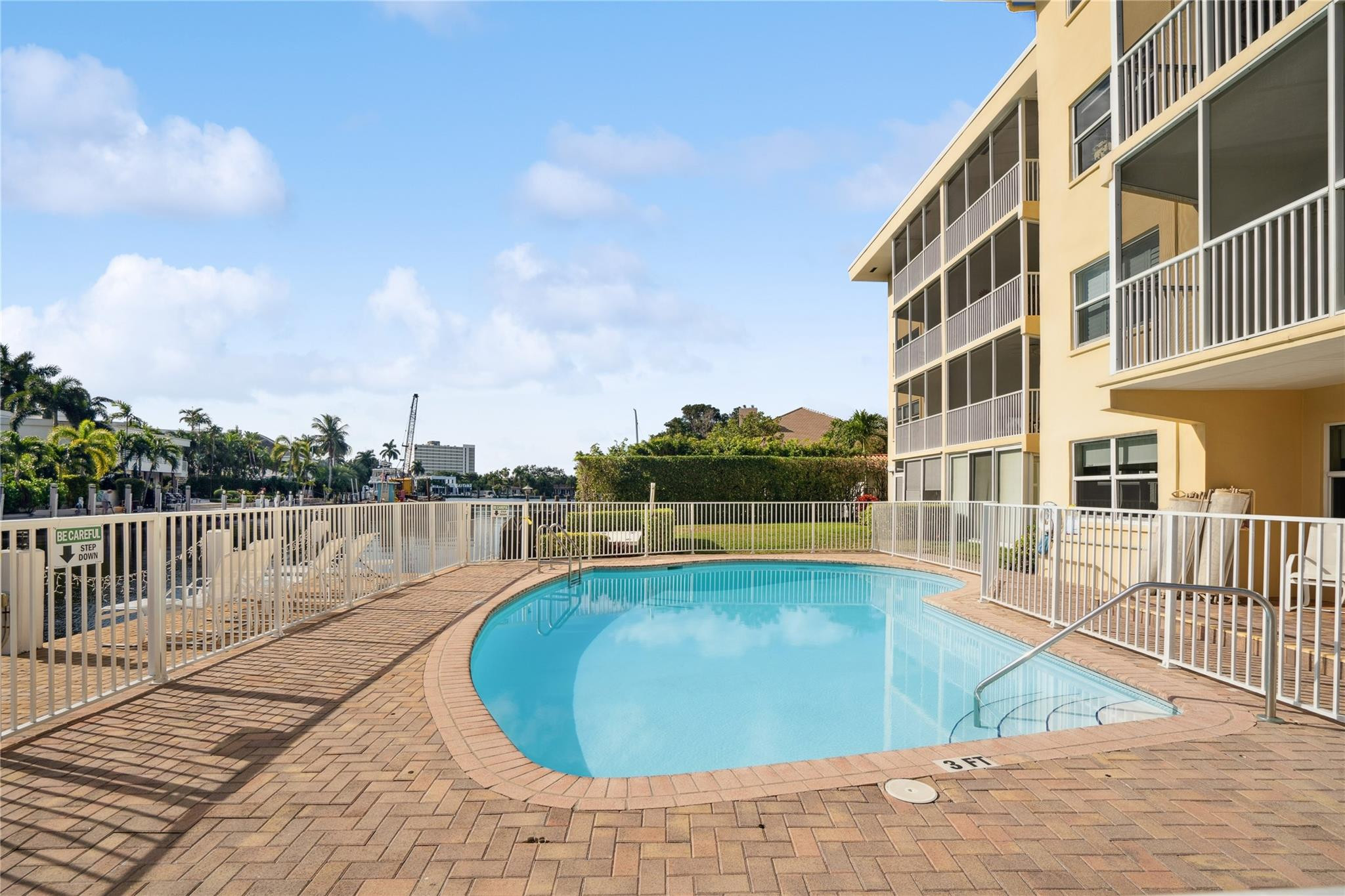 1332 Bayview Drive 405