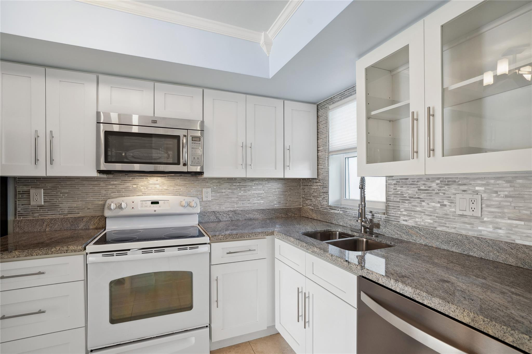 1332 Bayview Drive 405