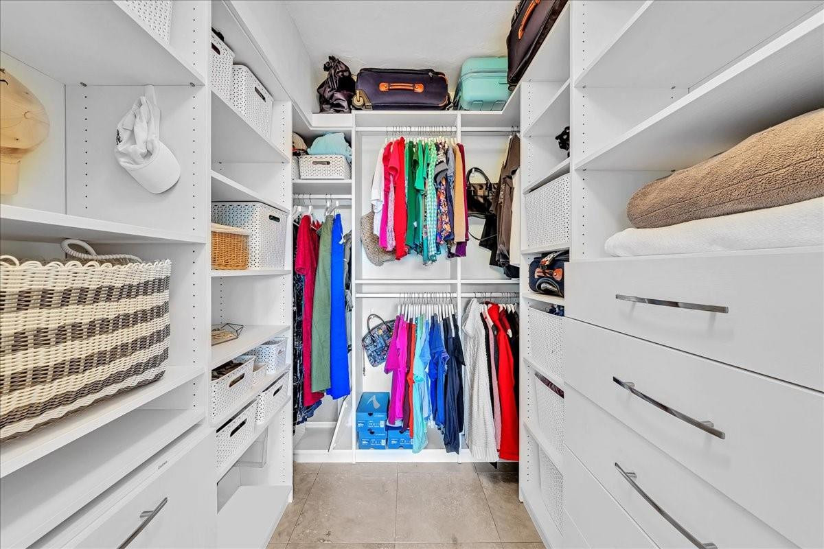 1332 Bayview Drive 405