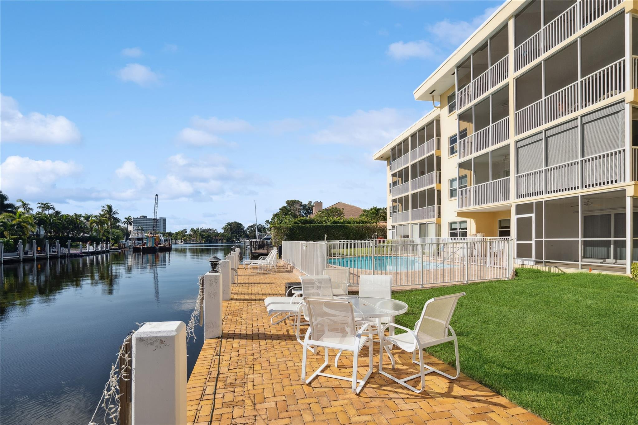 1332 Bayview Drive 405