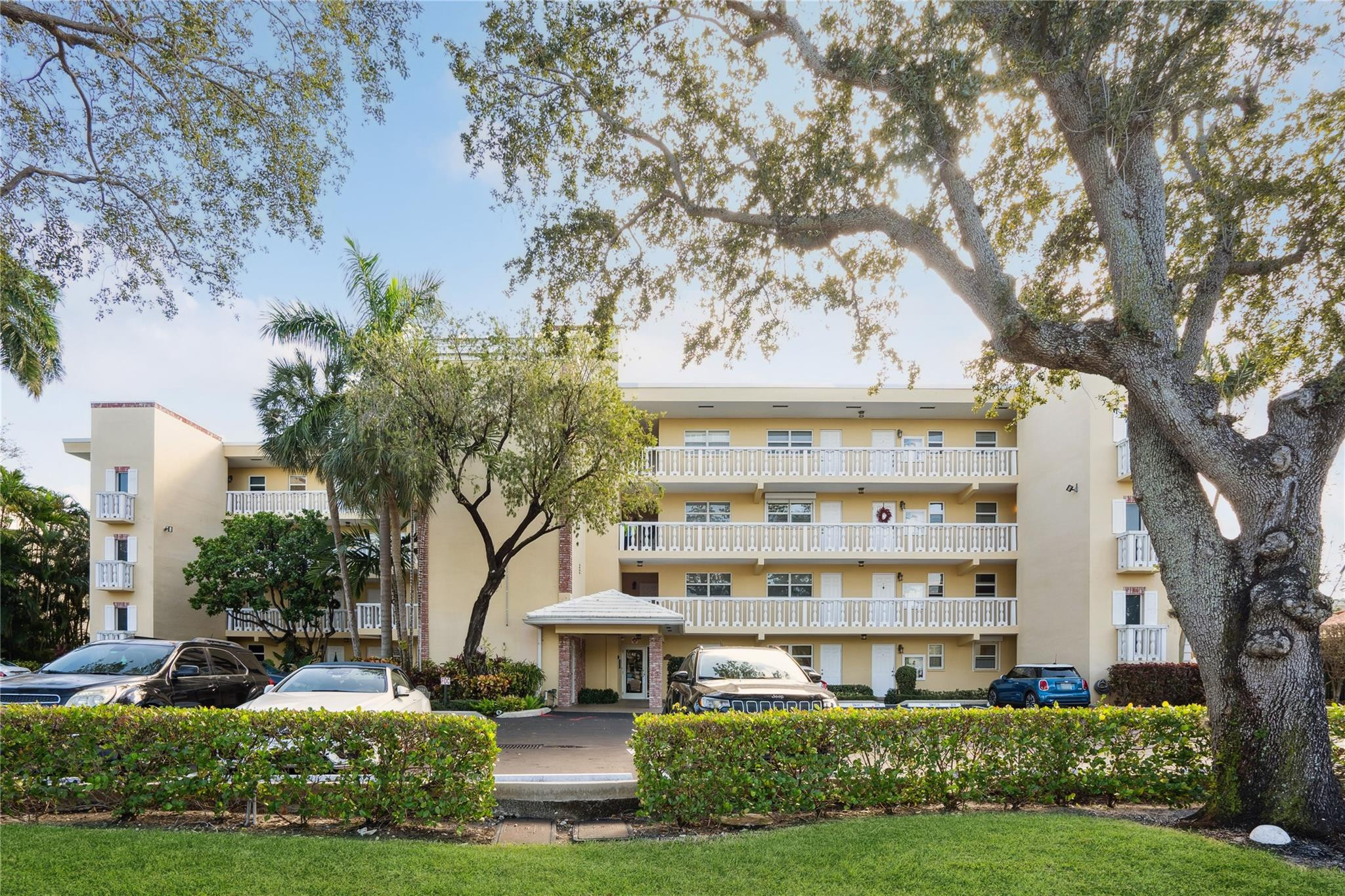 1332 Bayview Drive 405
