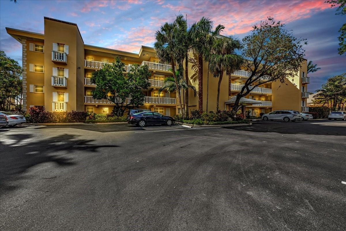 1332 Bayview Drive 405