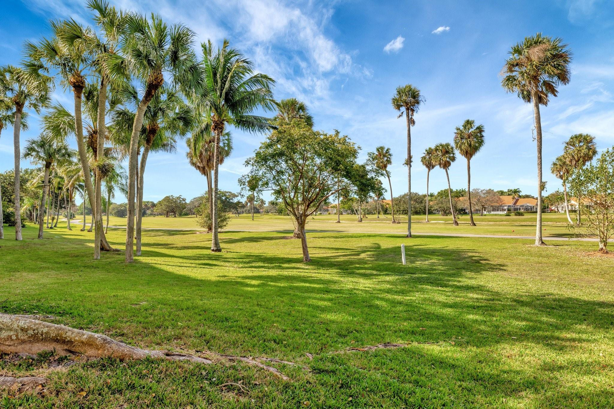 3960 Oaks Clubhouse Drive 305
