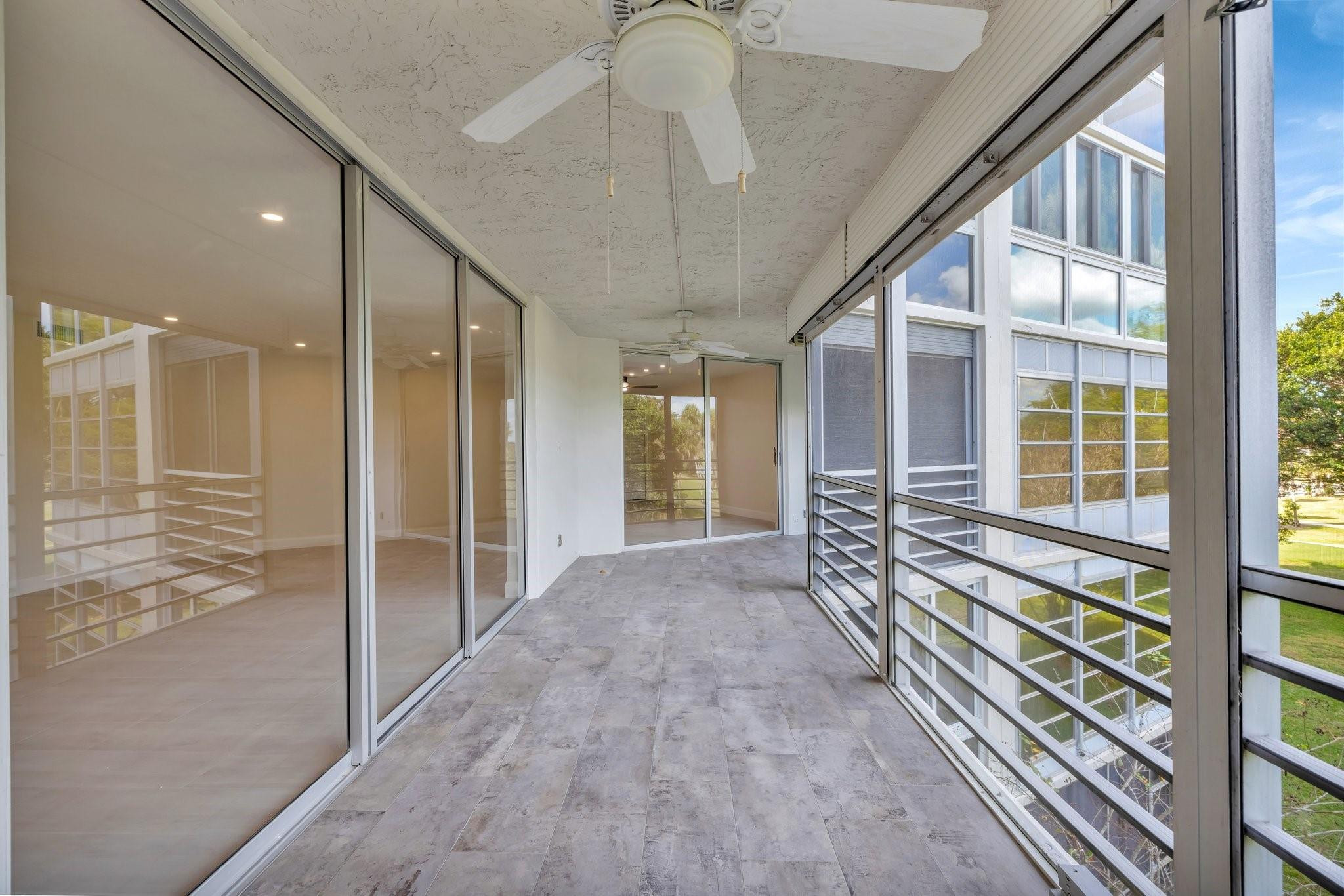 3960 Oaks Clubhouse Drive 305