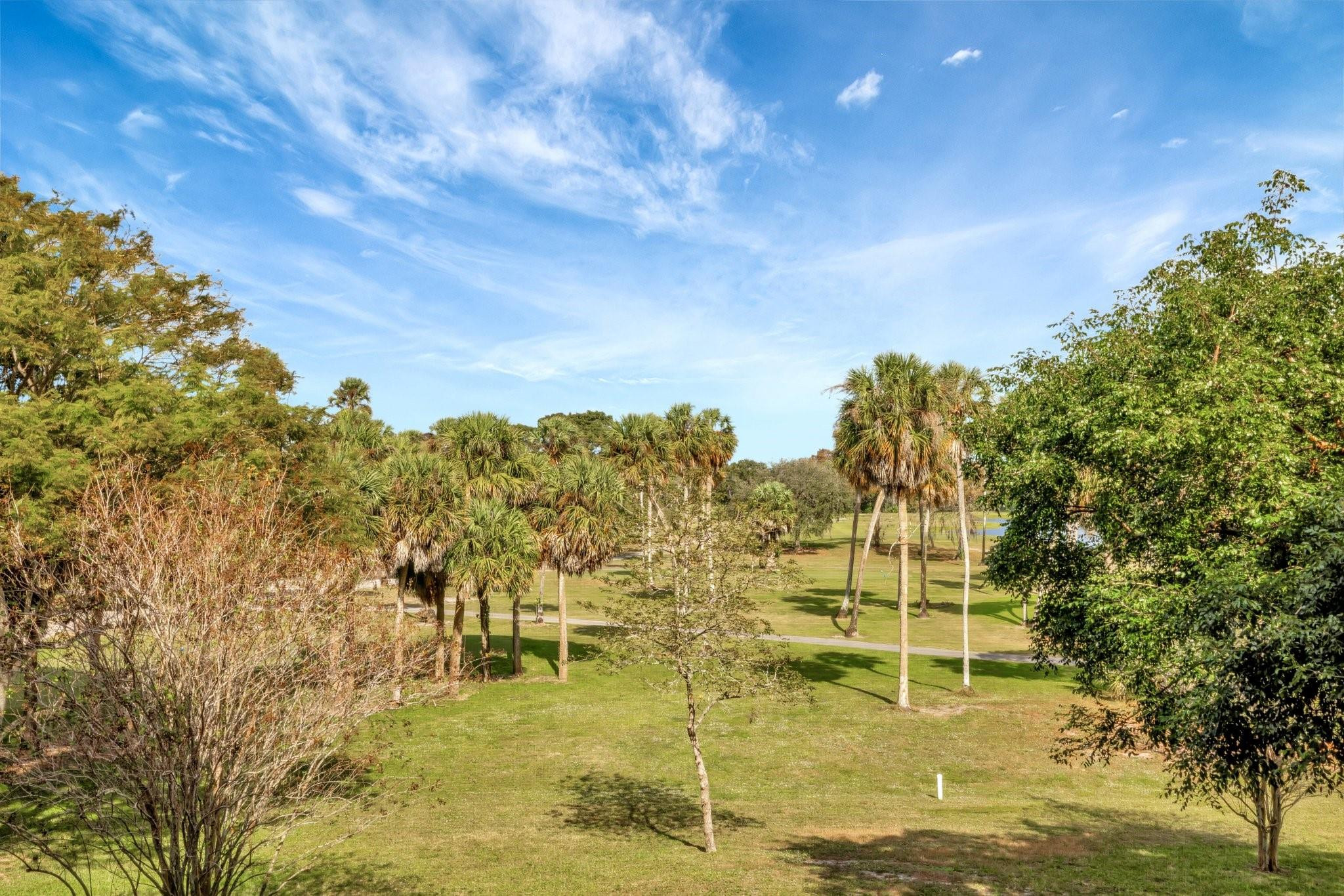 3960 Oaks Clubhouse Drive 305