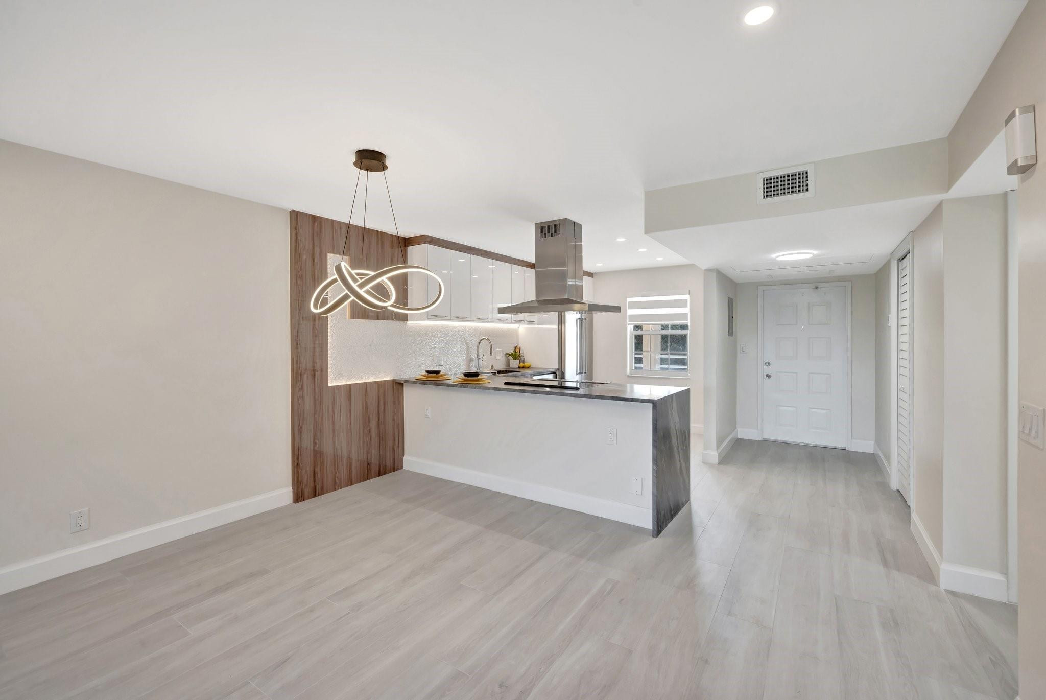 3960 Oaks Clubhouse Drive 305