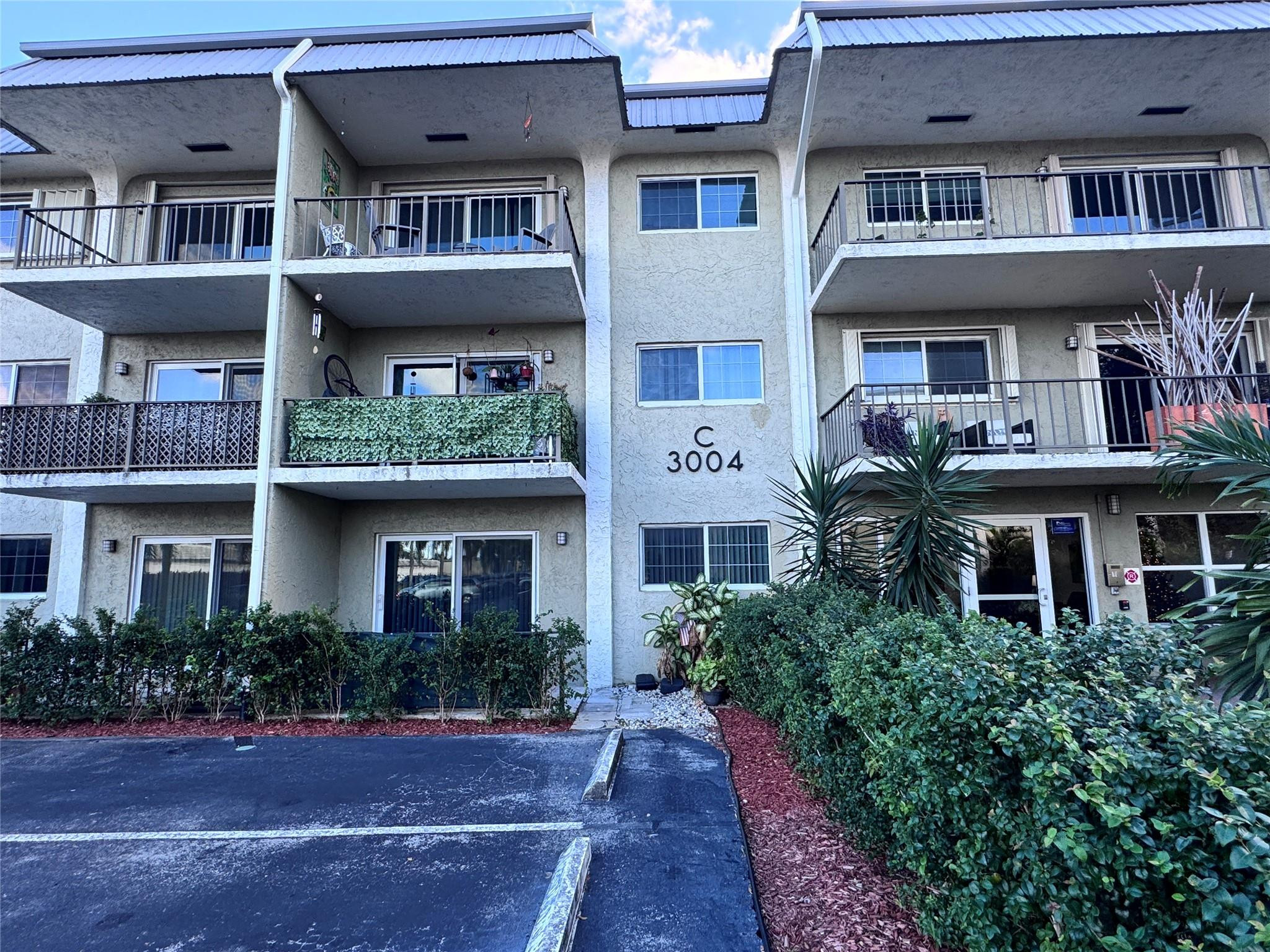 3004 NE 5th Terrace 302-C