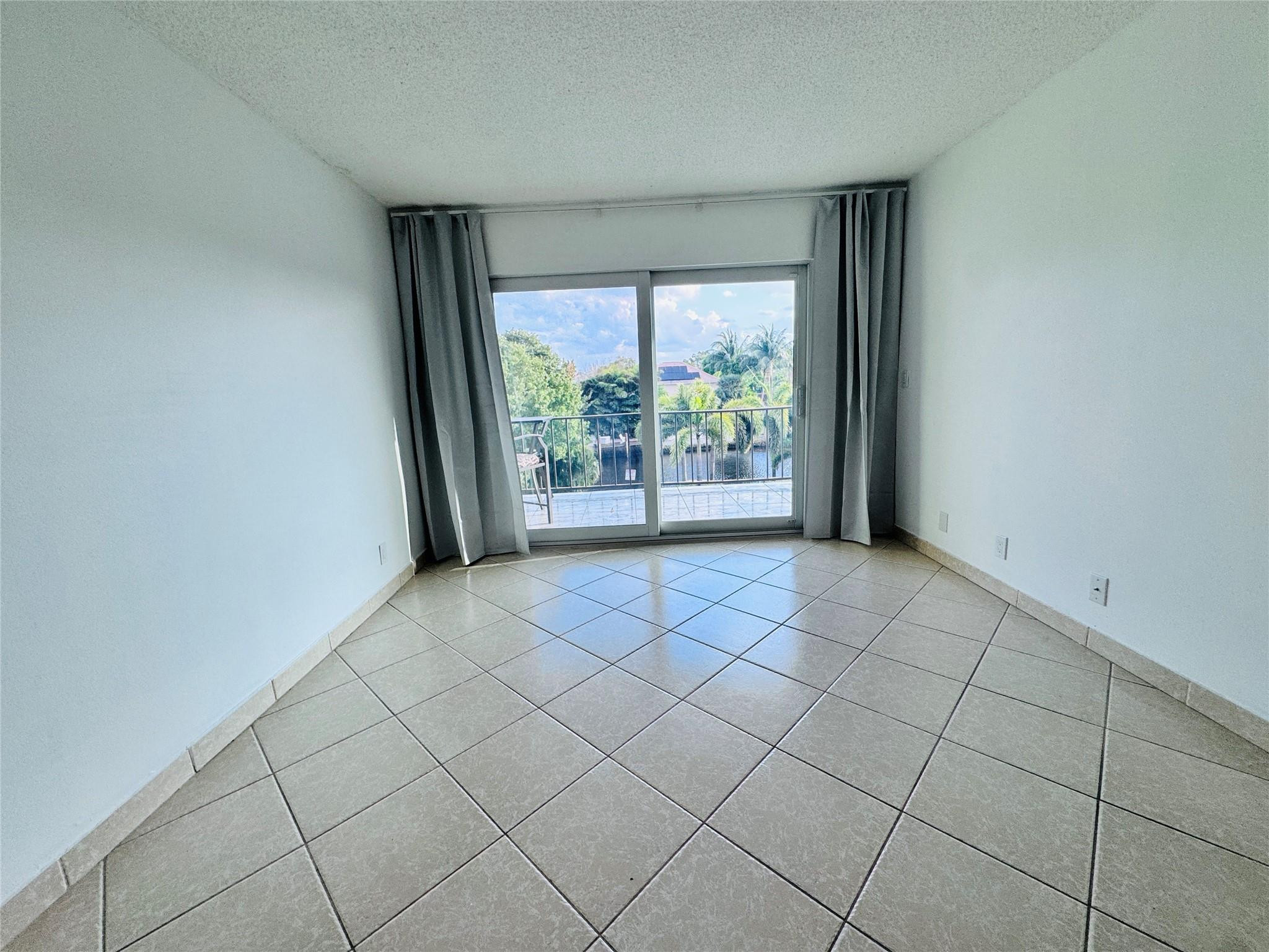 3004 NE 5th Terrace 302-C