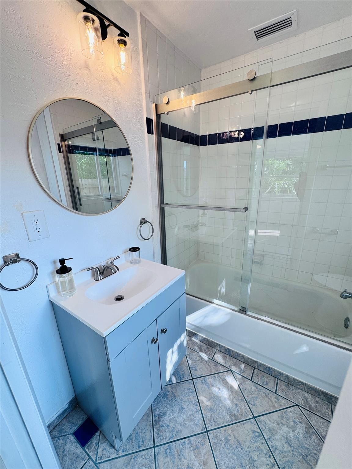 719 NE 38th Street