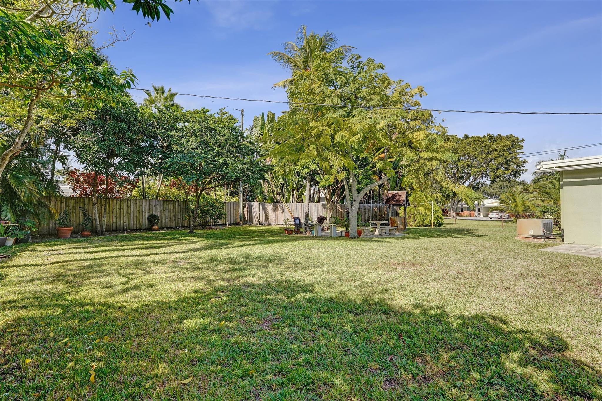 2417 NW 6th Avenue