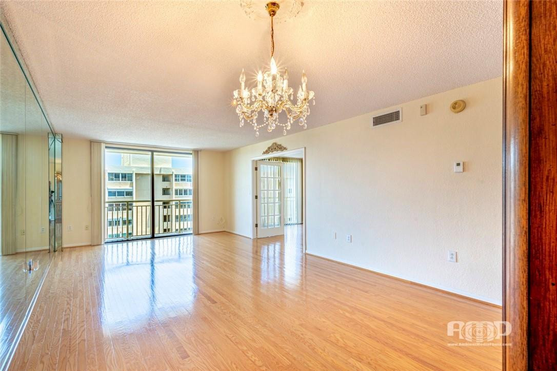 3100 NE 48th Street 908