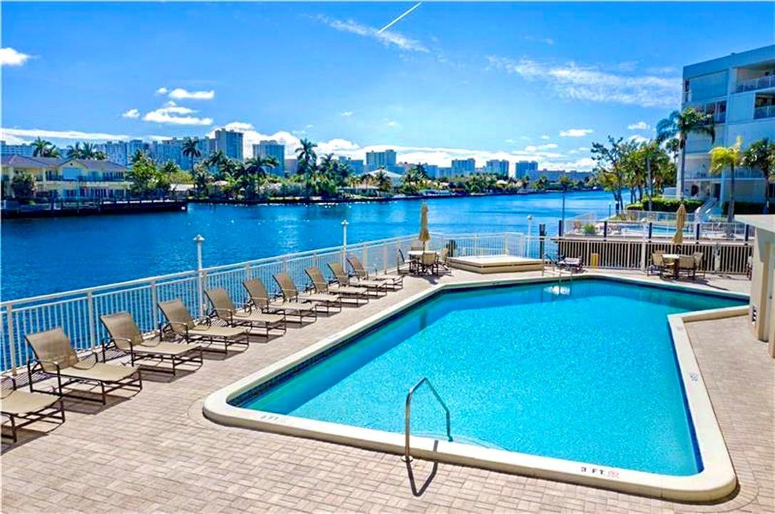 3100 NE 48th Street 908