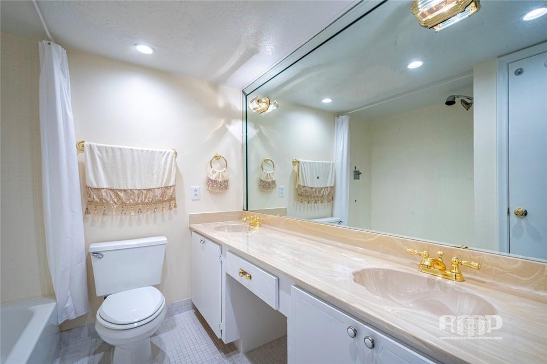 3100 NE 48th Street 908