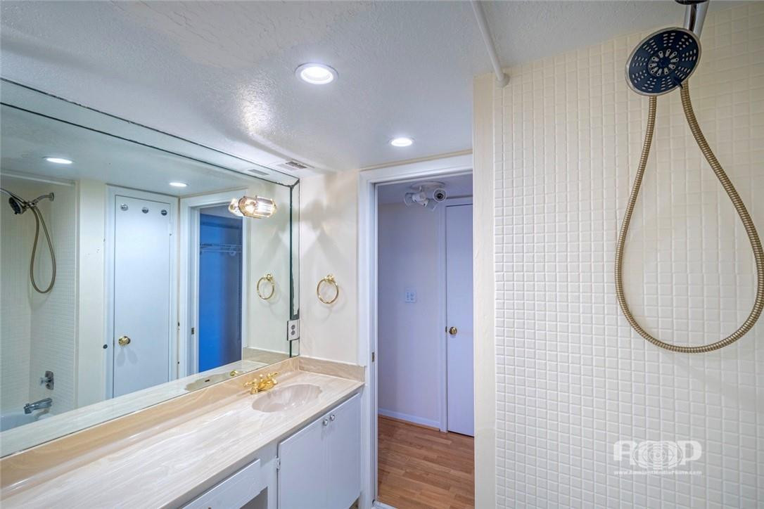 3100 NE 48th Street 908