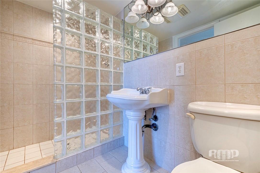 3100 NE 48th Street 908