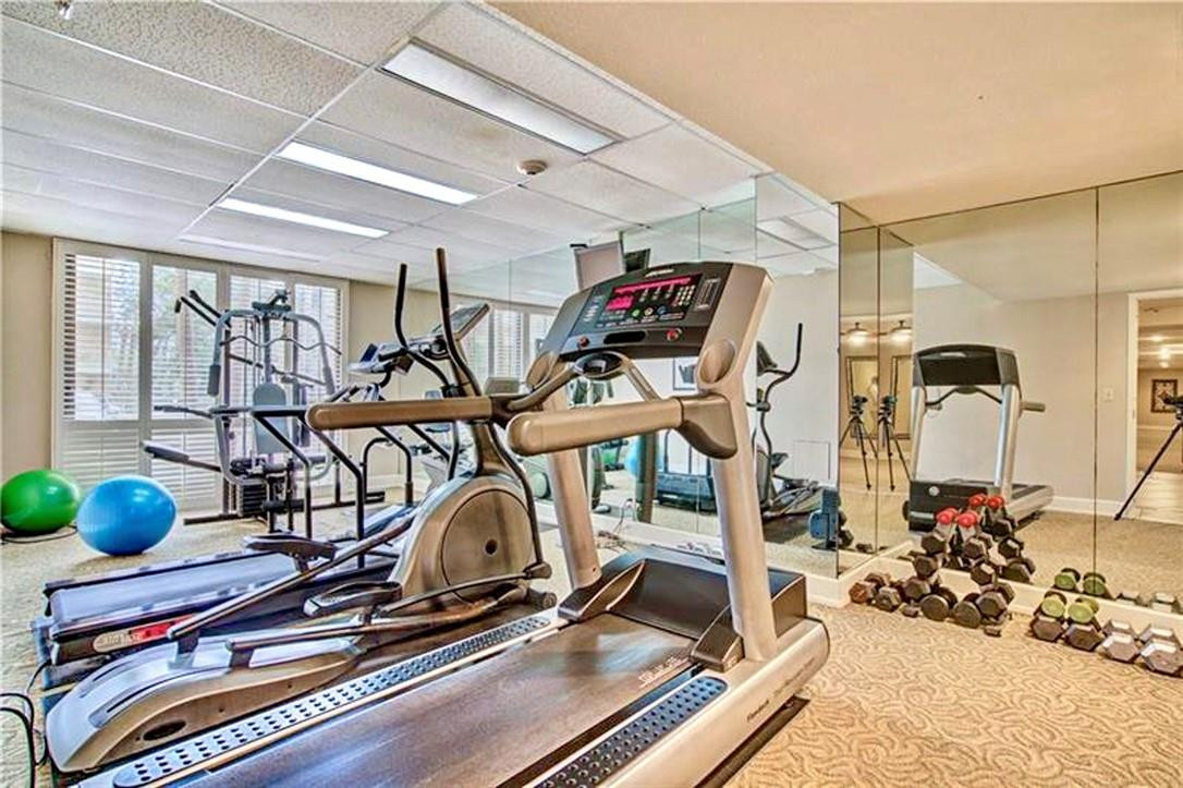 3100 NE 48th Street 908