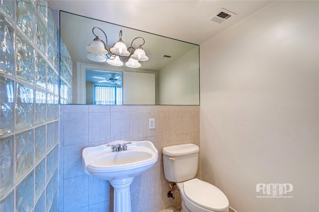 3100 NE 48th Street 908