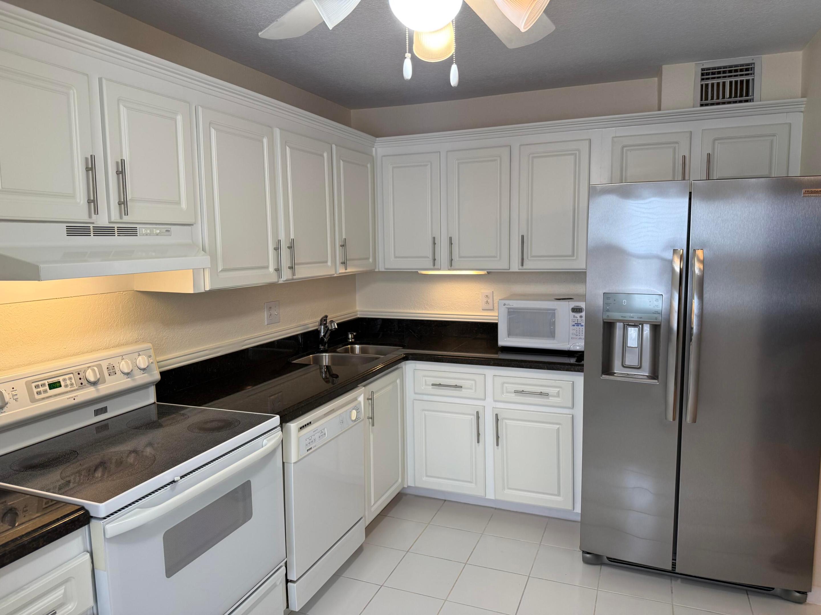 3100 NE 48th Street 908
