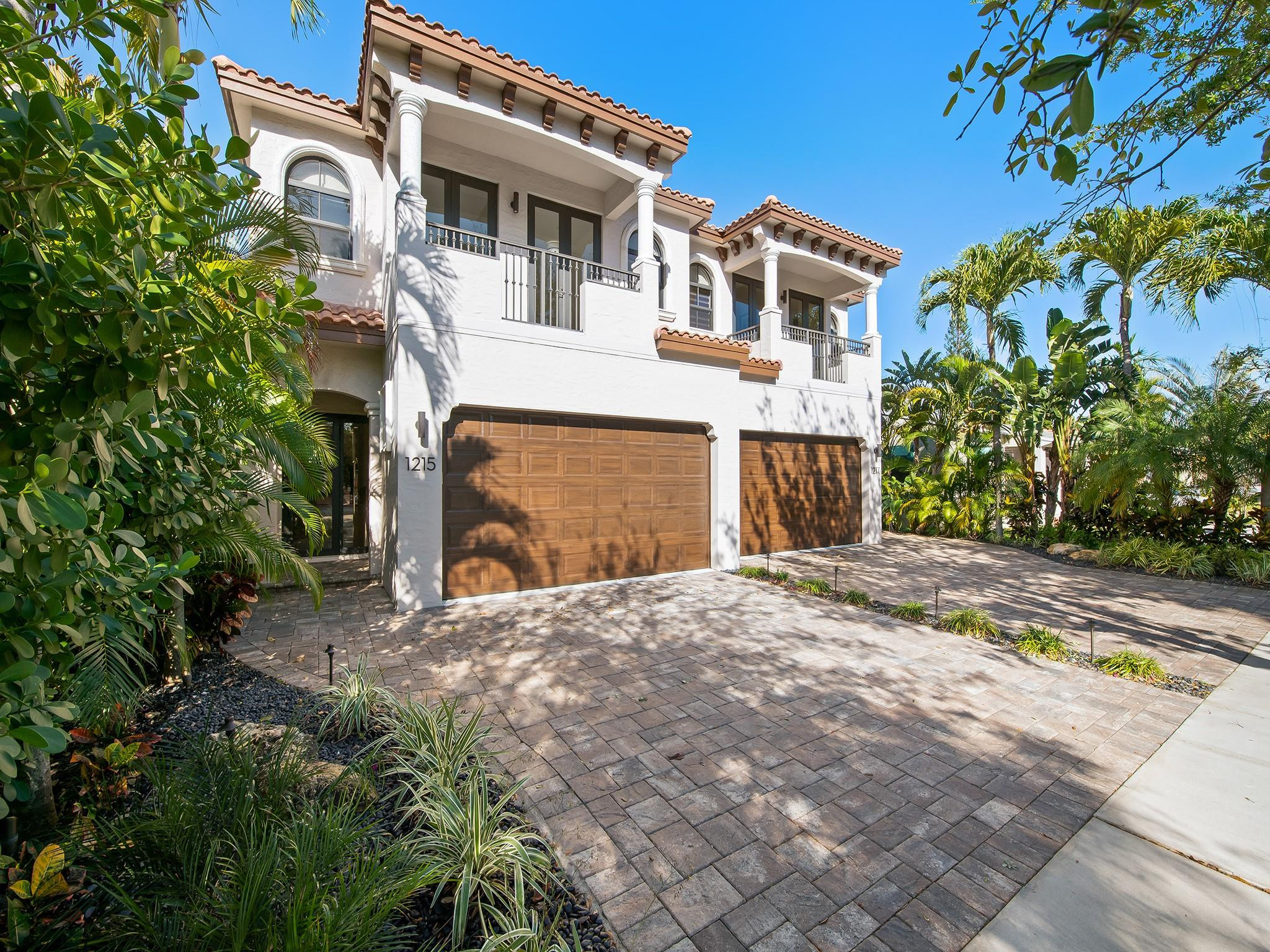 1215 N Victoria Park Road